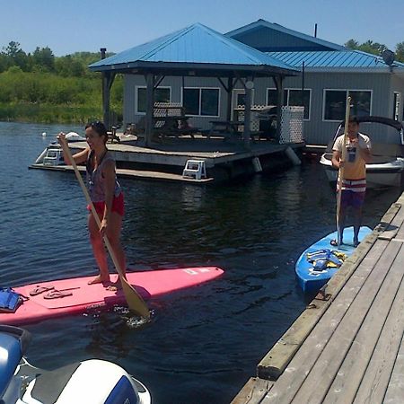 The Floatel Hotel Penetanguishene Exterior photo