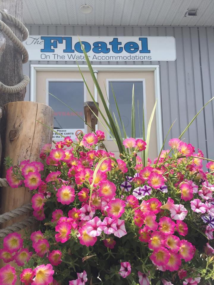 The Floatel Hotel Penetanguishene Exterior photo